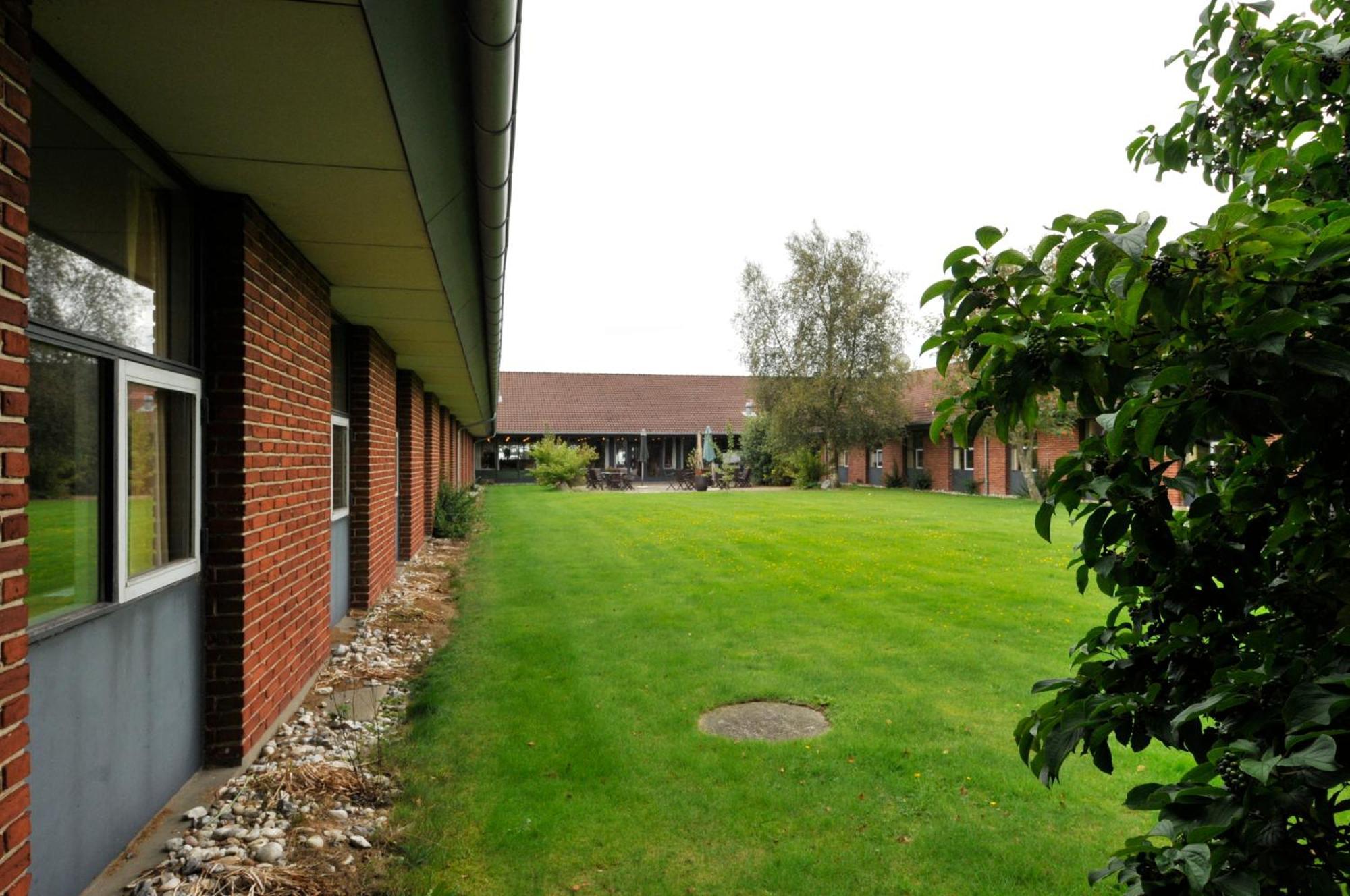 Hotel Lynggaarden Herning Buitenkant foto