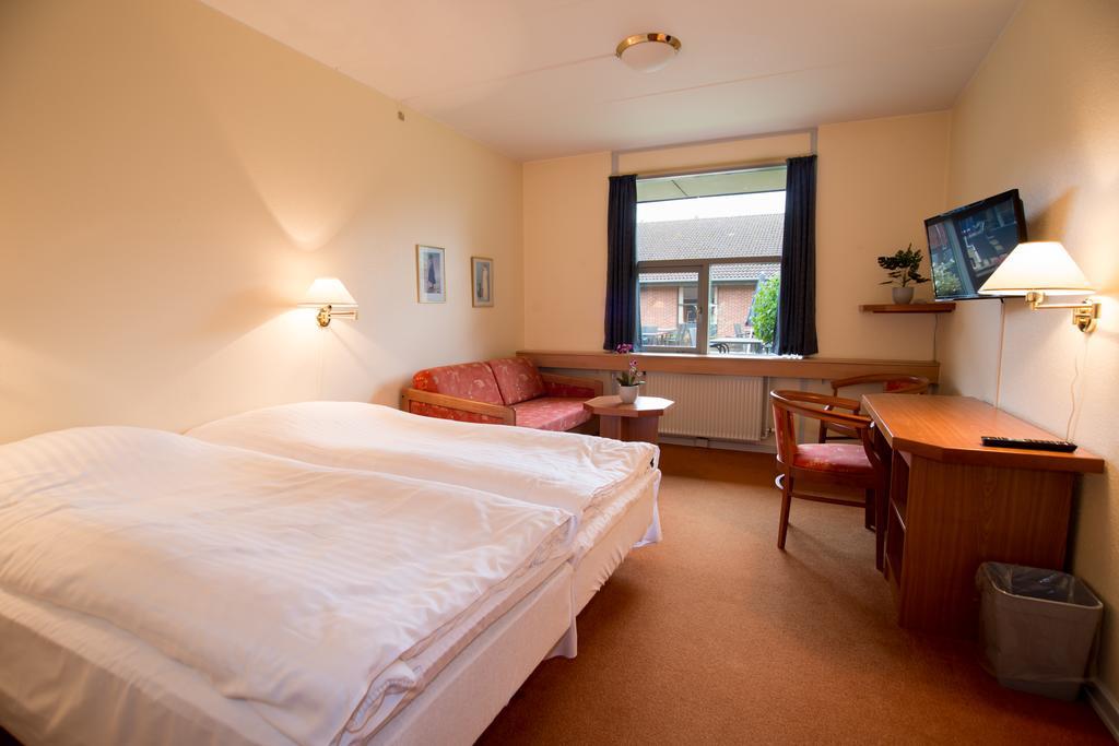 Hotel Lynggaarden Herning Buitenkant foto